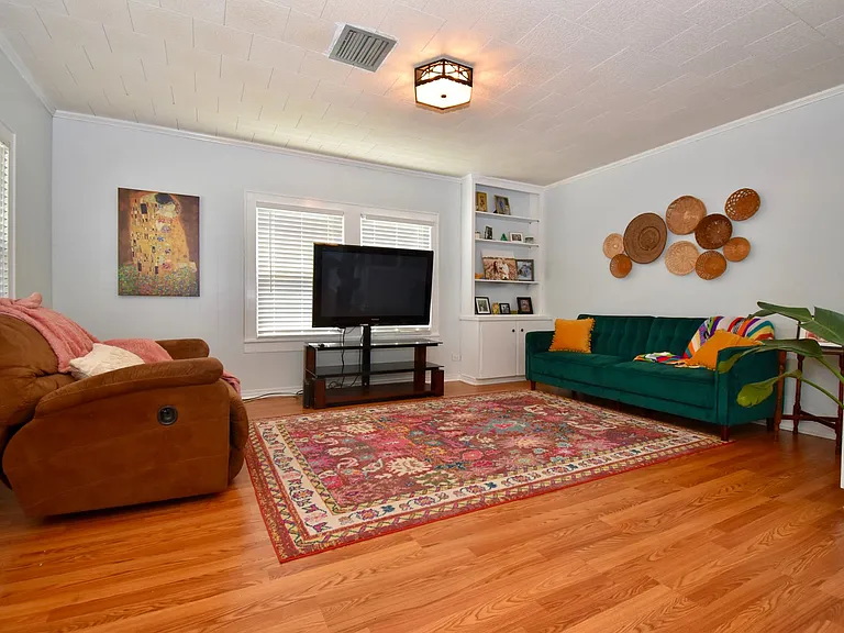 708 Tech Dr — Photo 2