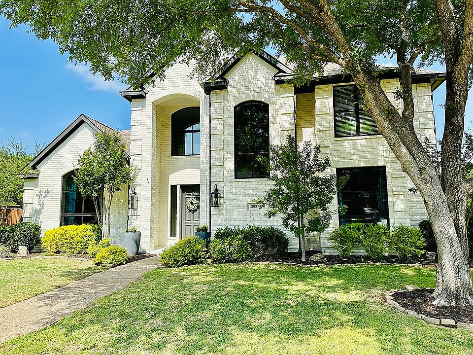 2nd image of 1208 Conroe Dr
