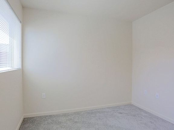 5th image of 410 NE Dekum St #303