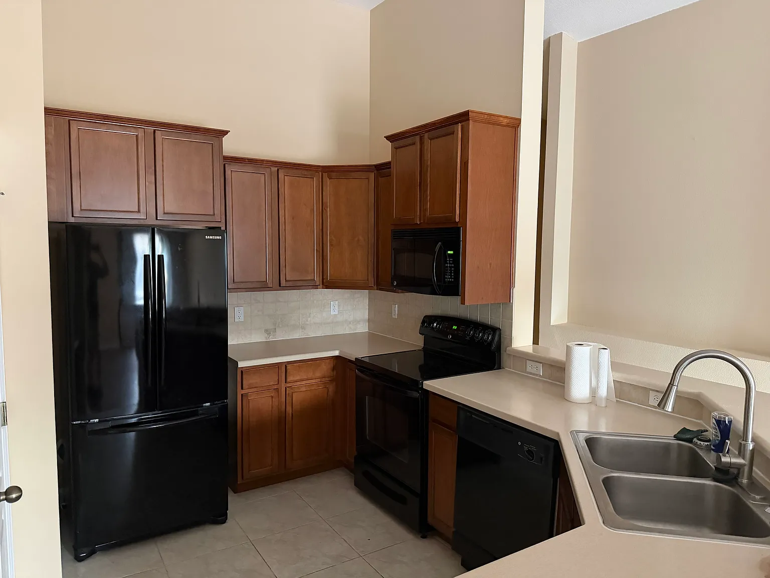2 bed, 1253 sqft, $1,900 — Photo 2