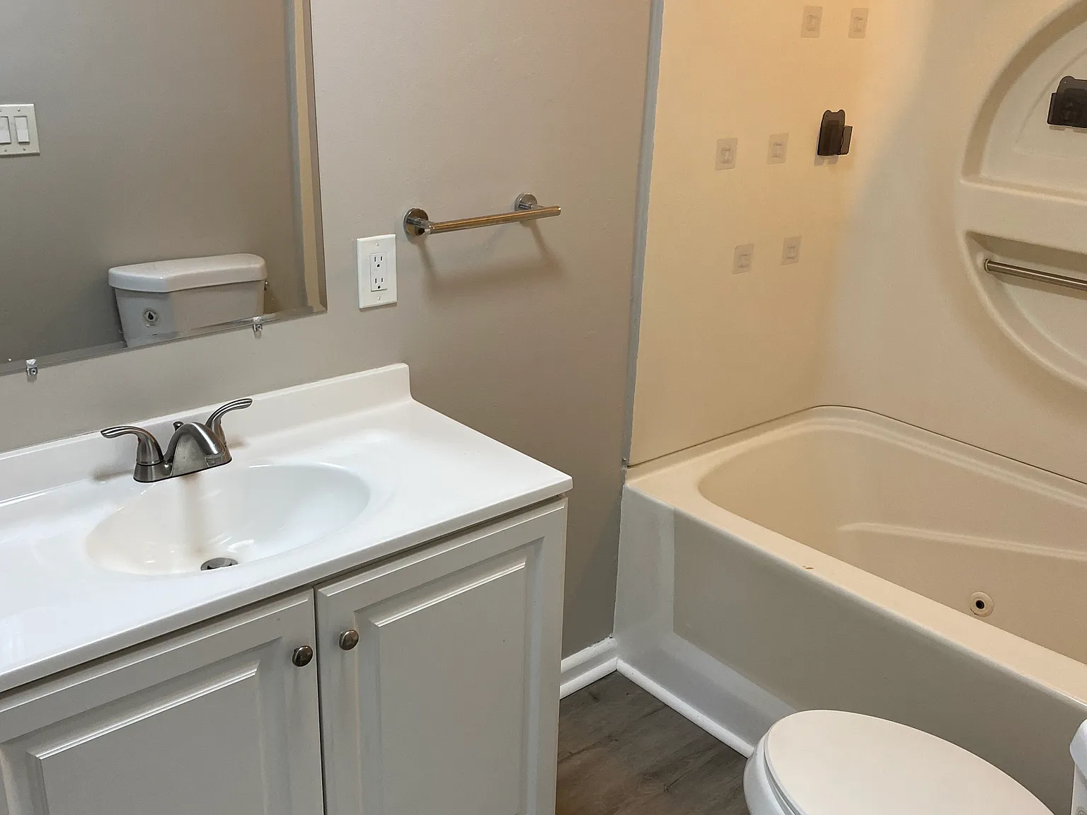 6 bed, $1,795 — Photo 2