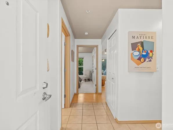 9057 Greenwood Avenue N #306, Seattle, WA 98103
