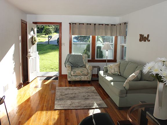 4th image of 329 Shiloh Heights Dr