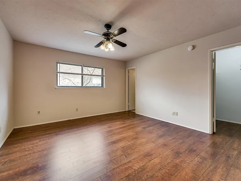 1429 Whitehall Dr — Photo 20