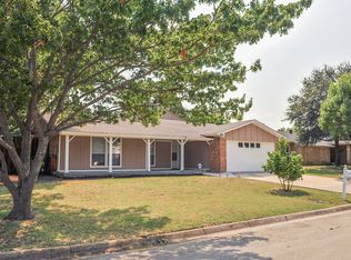 904 Highcrest Ct, Arlington, TX 76017