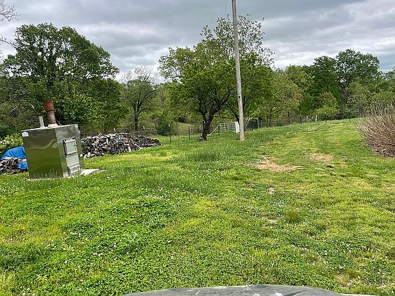 3rd image of 1016 Carnell Rd
