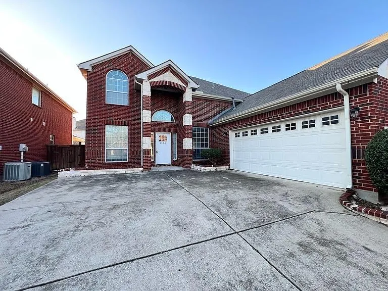 3904 Brush Creek Trl — Photo 2