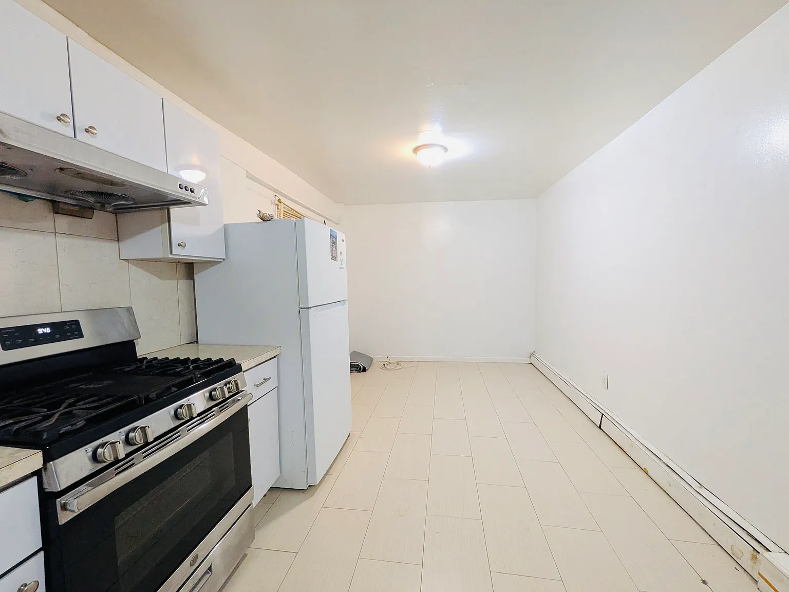 3 bed, 850 sqft, $2,500 — Photo 2