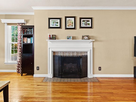 5th image of 1824 Pemberton Dr