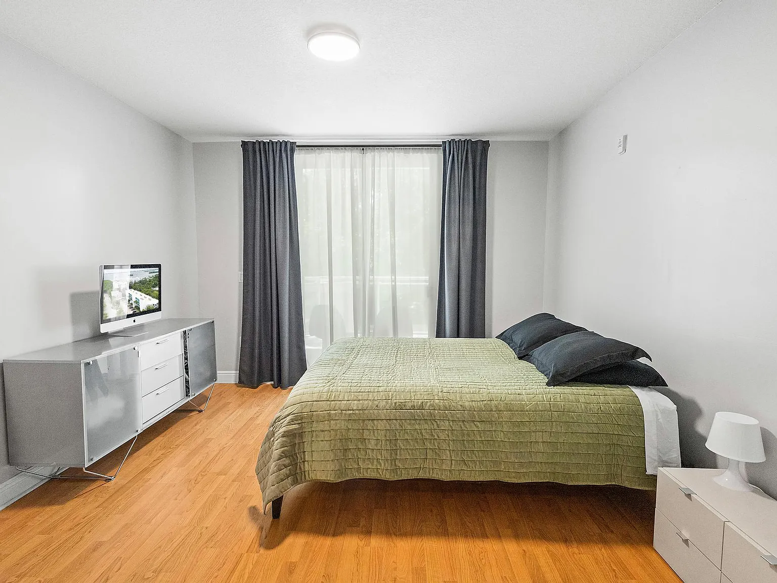 1 bed, 716 sqft, $2,300 — Photo 3