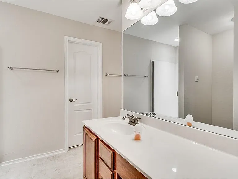 524 Castebar Dr — Photo 16