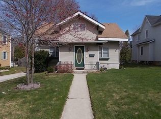 1011 N 8th St, Manitowoc, WI 54220