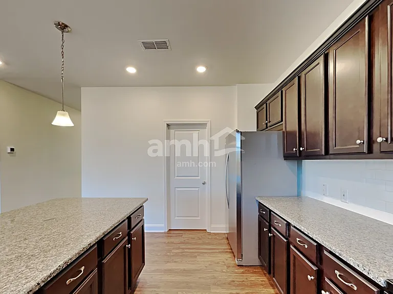 158 Larragan Dr — Photo 5