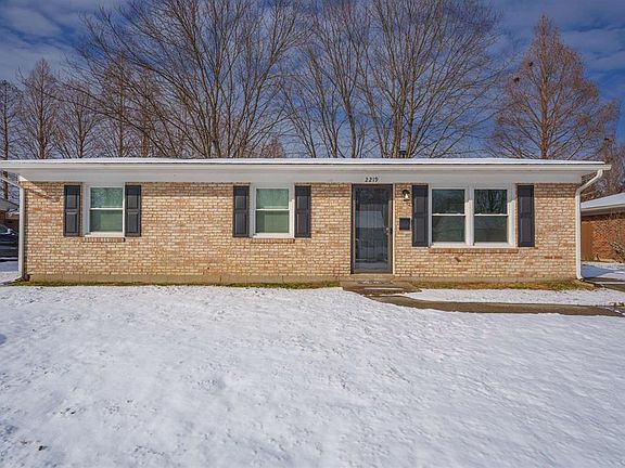3rd image of 2219 Lovell Dr