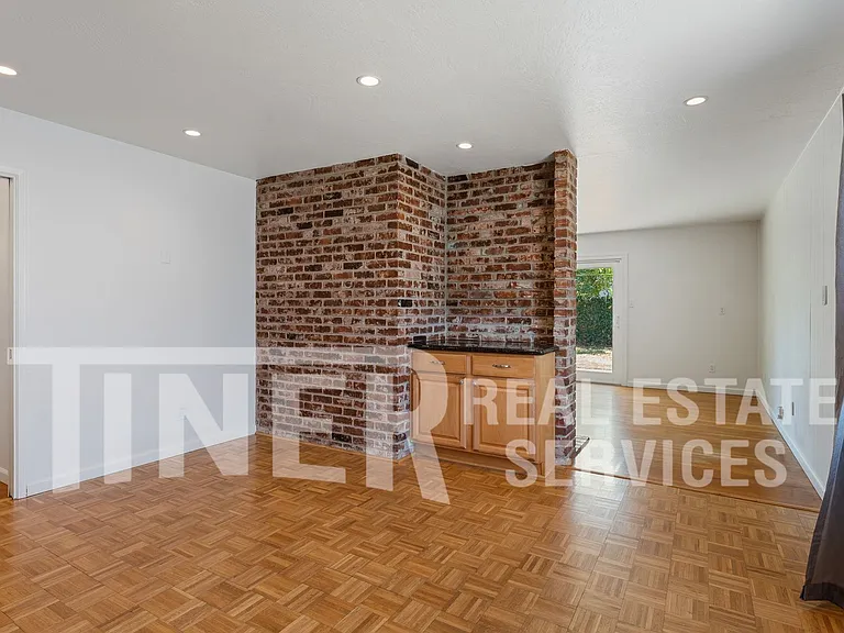 9136 Cecile Way — Photo 9