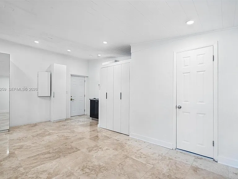 7810 Beachview Dr — Photo 33