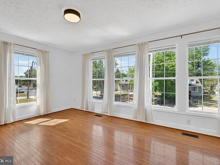 1609 Airport Ave — Photo 15