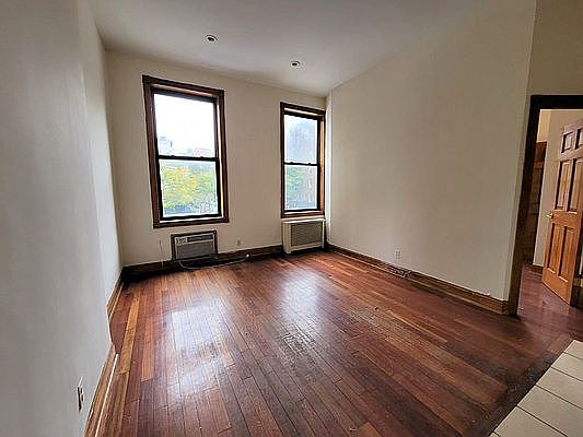 1st image of 145 E 17th St #Vx