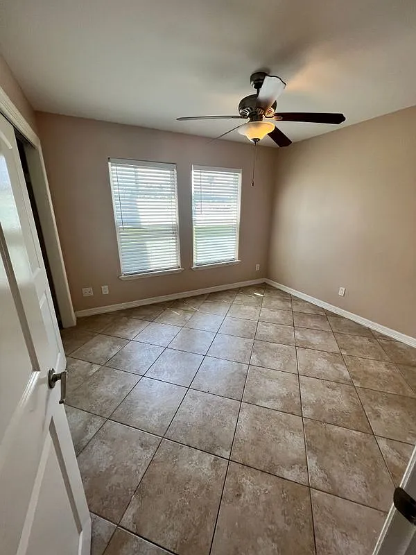2 bed, 2.0 bath, 920 sqft, $1,350 — Photo 2