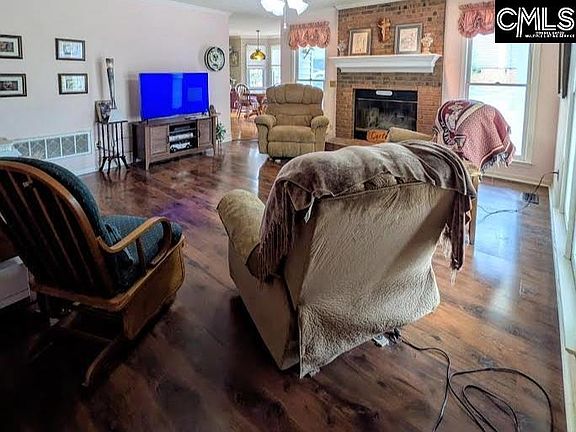 4th image of 140 Saddlebrooke Rd