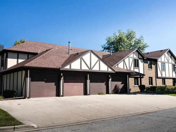 406 Carol Ct #B2, Pontiac, IL 61764