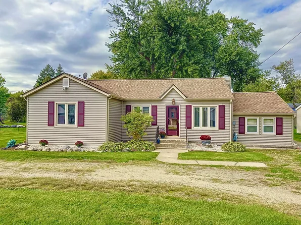 2801 Shorewood Dr, McHenry, IL 60050