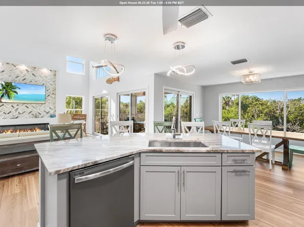 241 Violet Dr, Sanibel, FL 33957