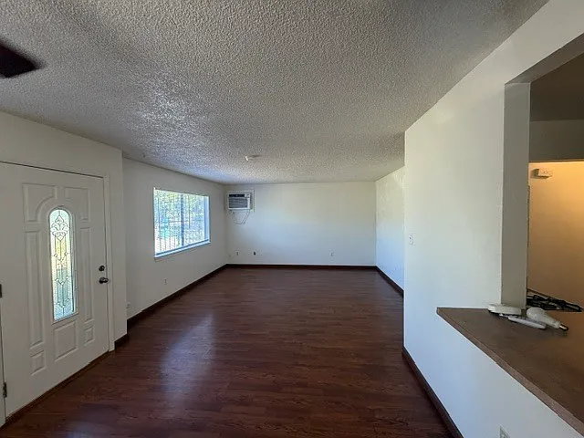 3048 Harris Ave — Photo 3