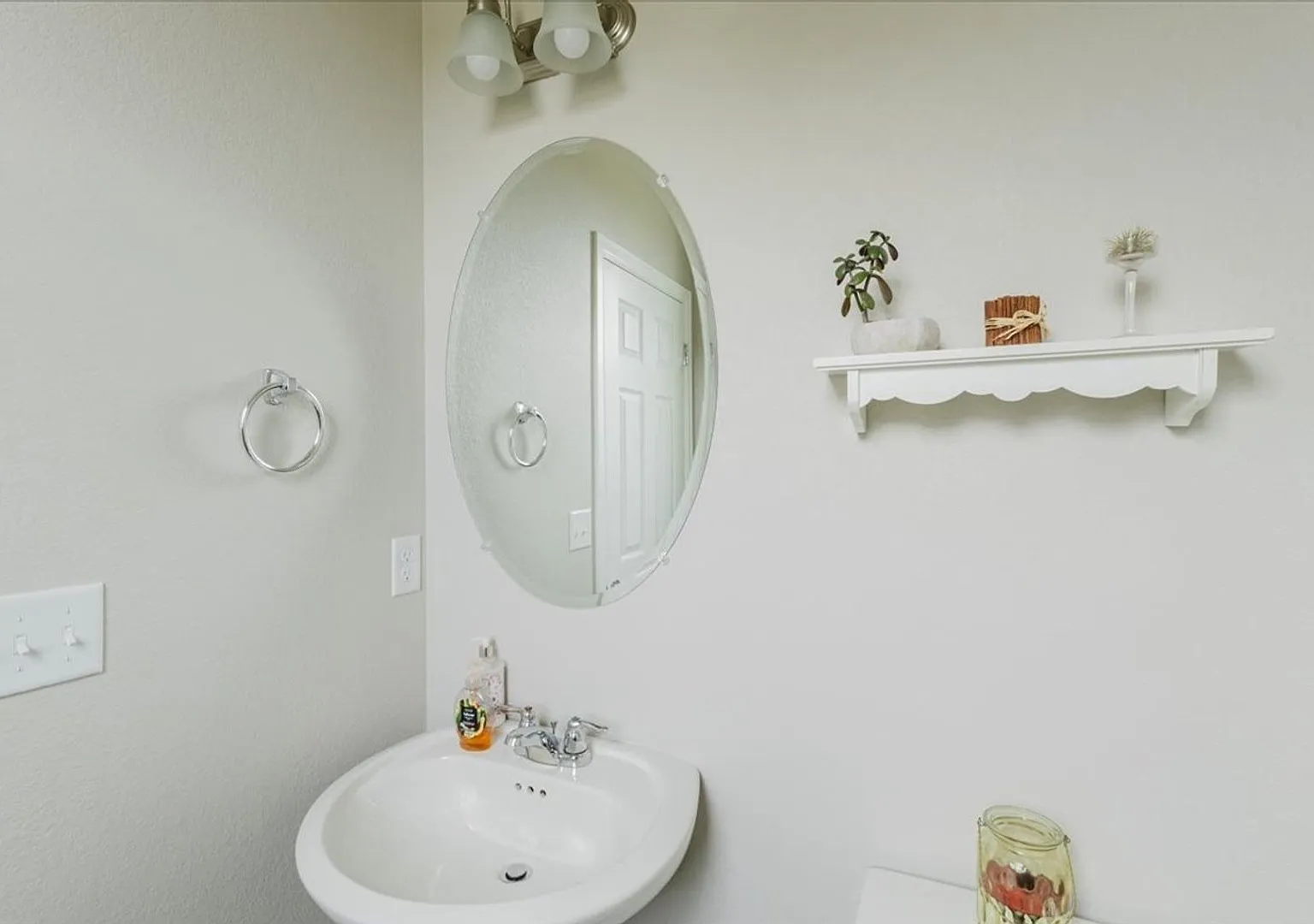 Spacious 4BR, 2.5 BA House in Denver — Photo 4