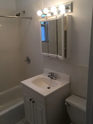 Rented by Metroline Realty | media 23