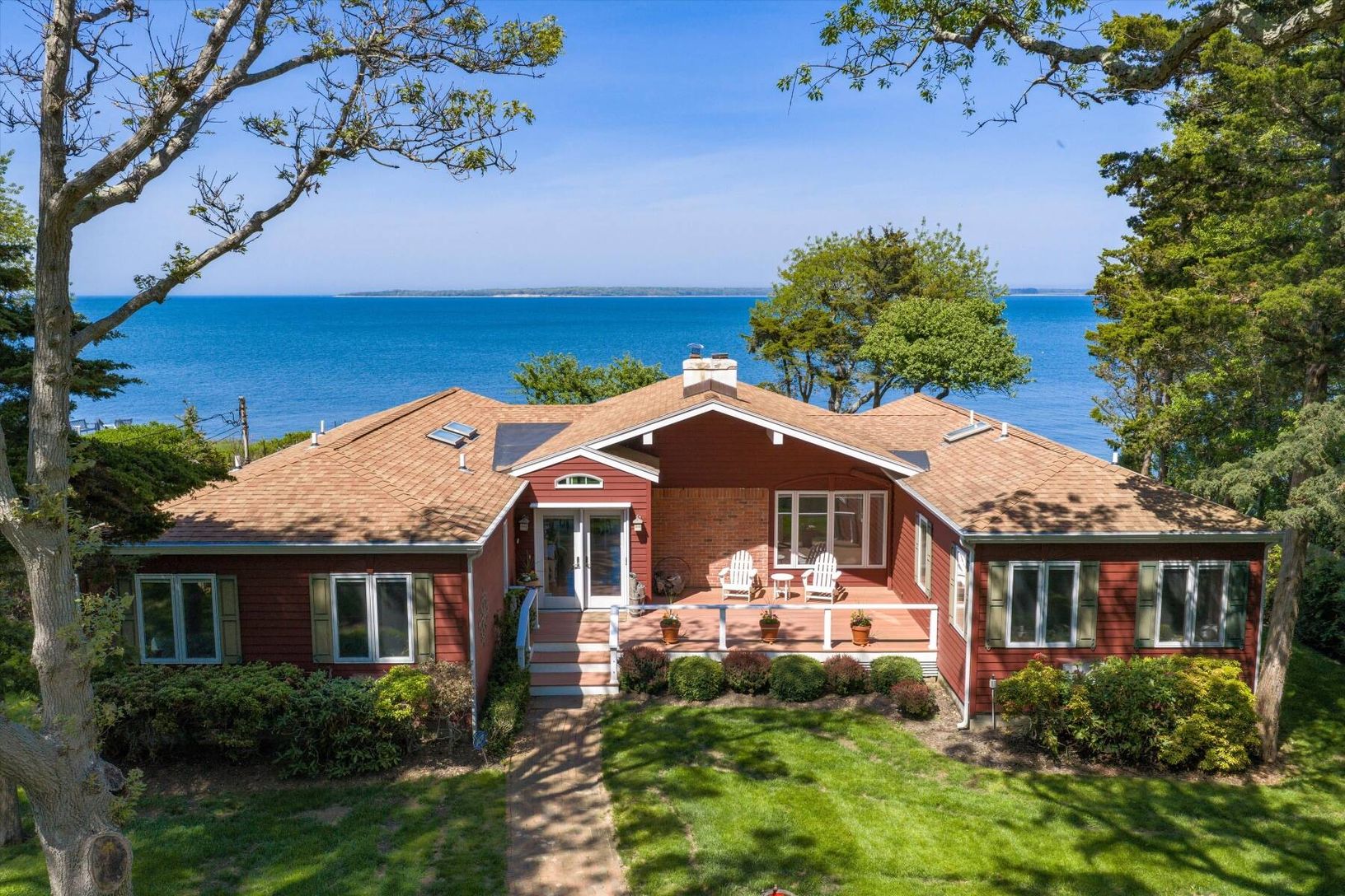 Stunning Kings Point Waterfront