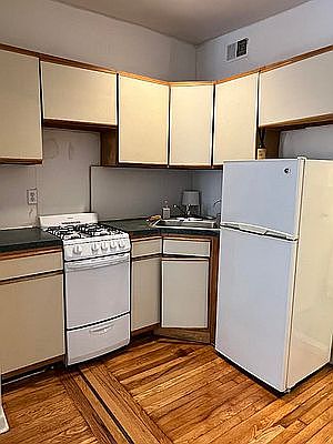 5th image of 230 W 16th St #3D