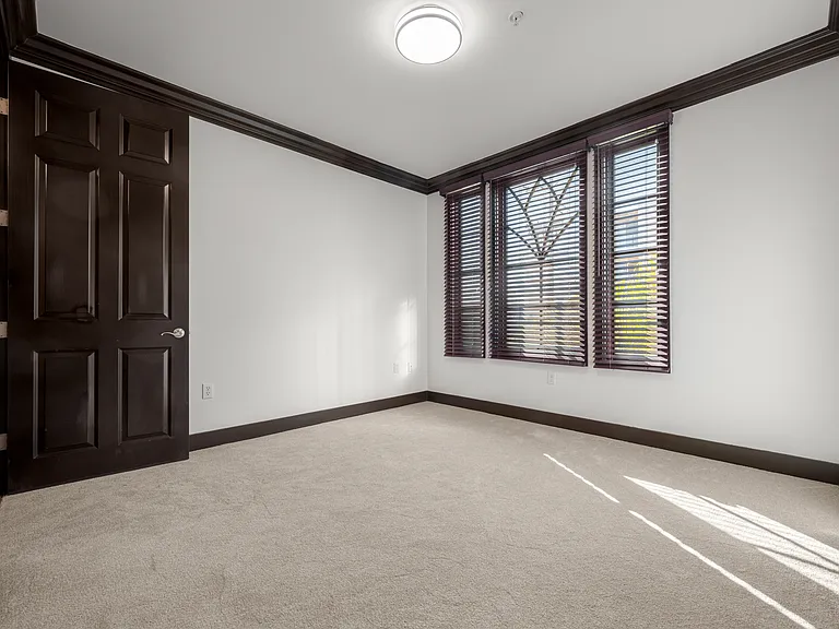 1138 Glenville Dr — Photo 18