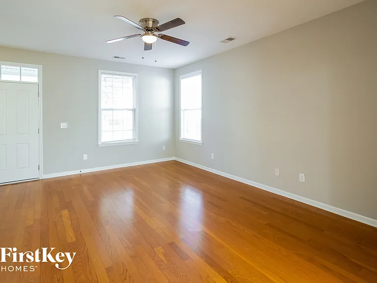 325 Crossandra Ave — Photo 4