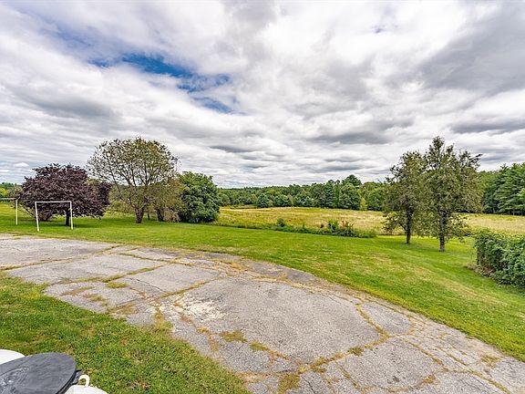 5th image of 187 Leyden Rd