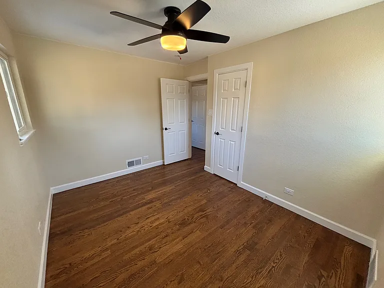 2218 Ames St — Photo 9