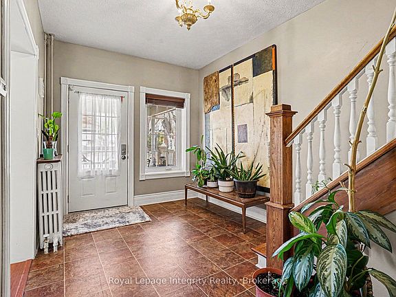 2nd image of 976 6th Ave E
