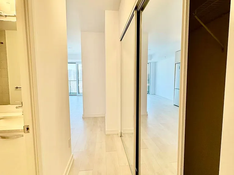 75 James St S #901 — Photo 13