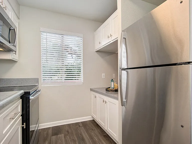 St. Charles Oaks Apartments — Photo 18