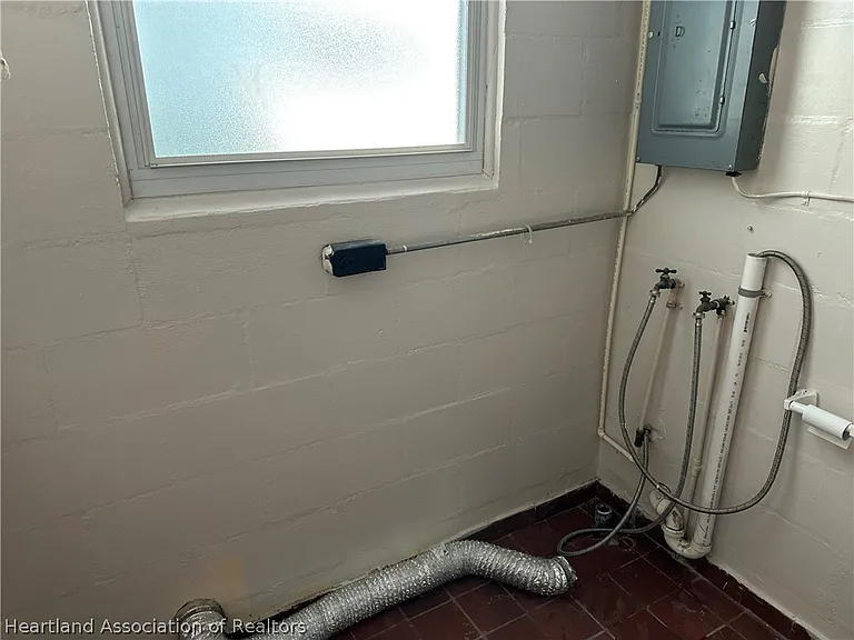 1327 Hotiyee Ave — Photo 8