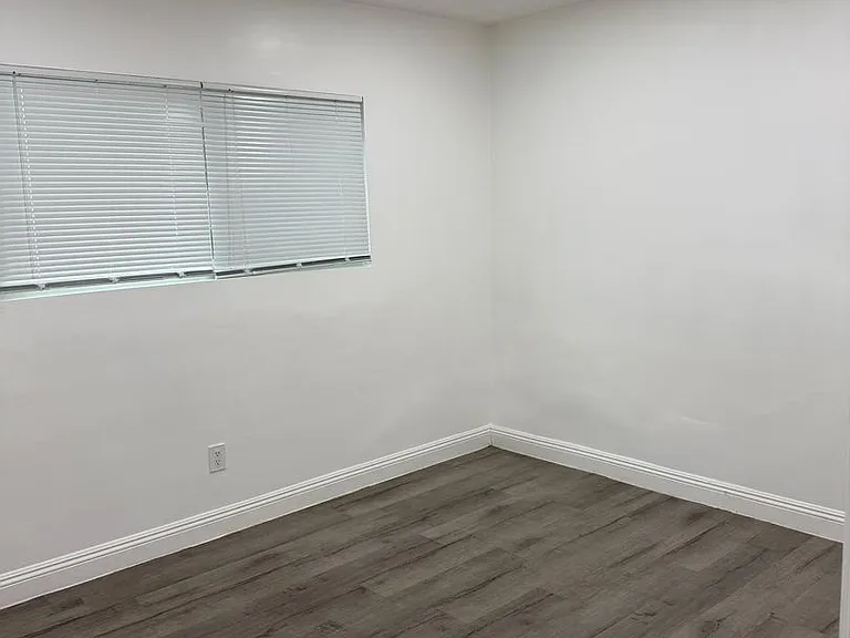 5732 5740 Sepulveda Boulevard 5735 #5739 — Photo 5