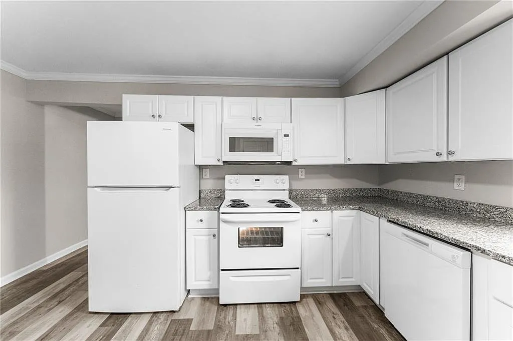 4 bed, 1350 sqft, $2,200 — Photo 4
