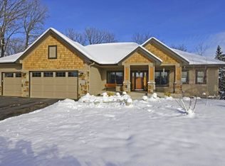 3810 Lone Cedar Cir, Chaska, MN 55318