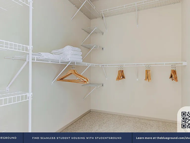 Walk-in Closet