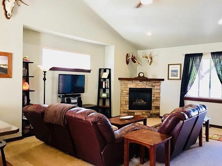 3 bed, 1575 sqft, $2,900 — Photo 3