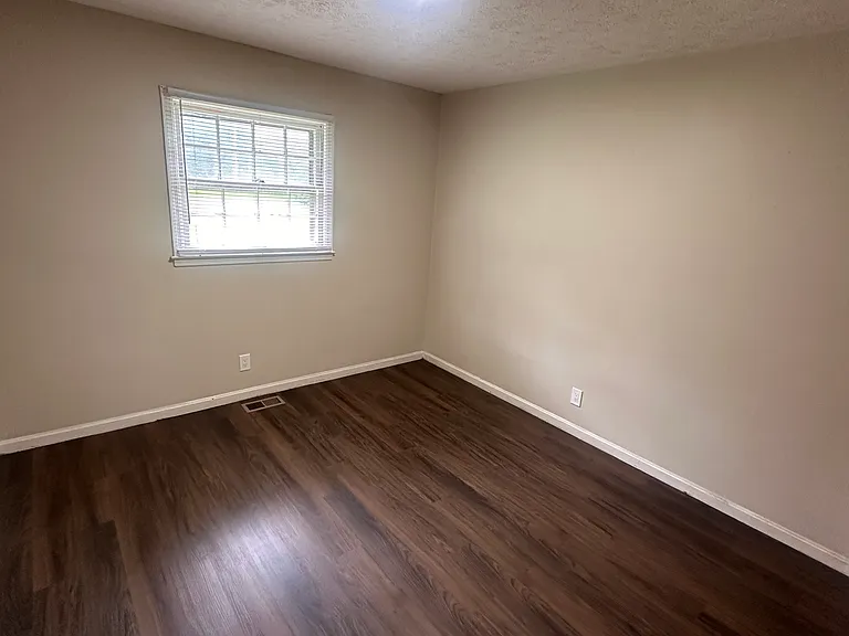 1274 Centre Pkwy — Photo 11