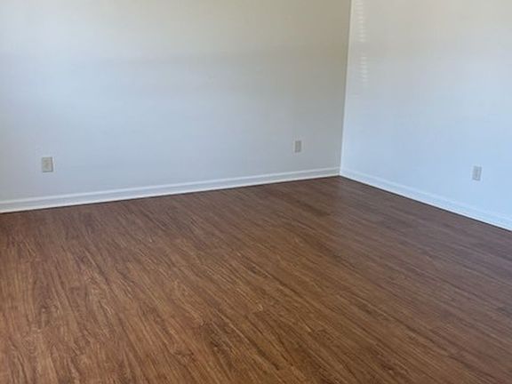5th image of 900 Stratford Cir NW #39