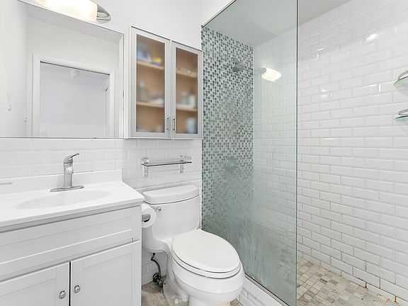 4th image of 181 7th Ave APT 8D