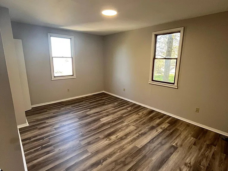 302 Stewart St #1 — Photo 6