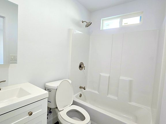 4th image of 7539 Laurel Ave #2